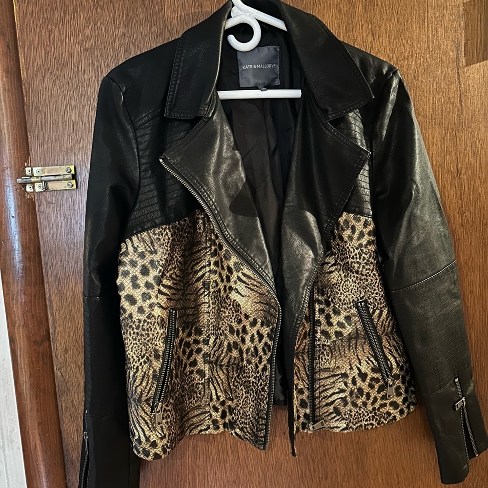 Kate Mallory Black & Cheetah Faux Leather Jacket 100% Polyester Polyurethane